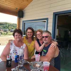 Meet your Posher, Laurie